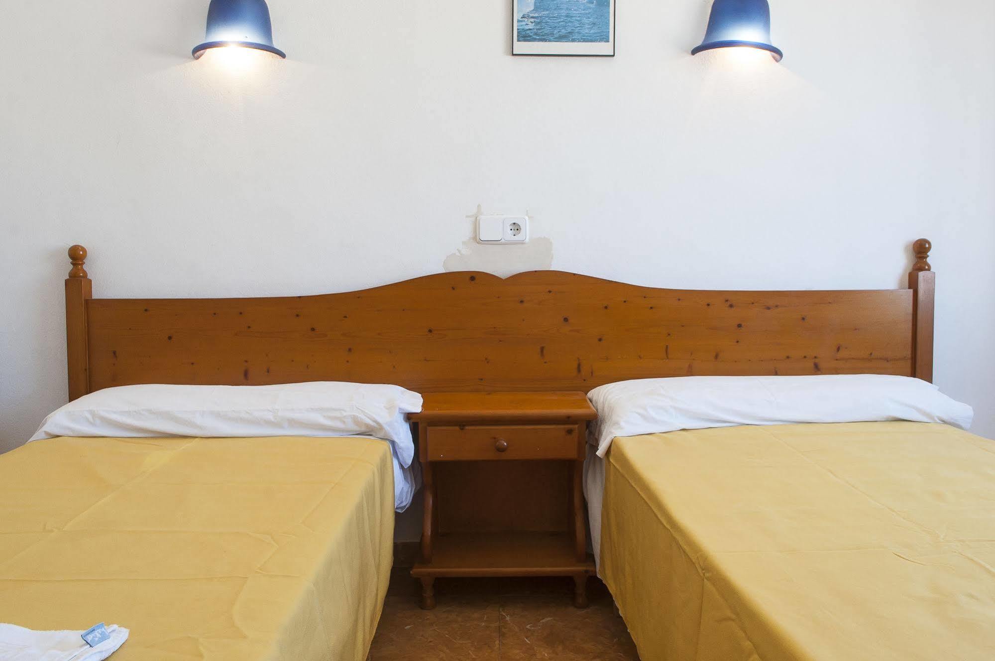 Surfing Concept Hostel Cala Ratjada  Buitenkant foto