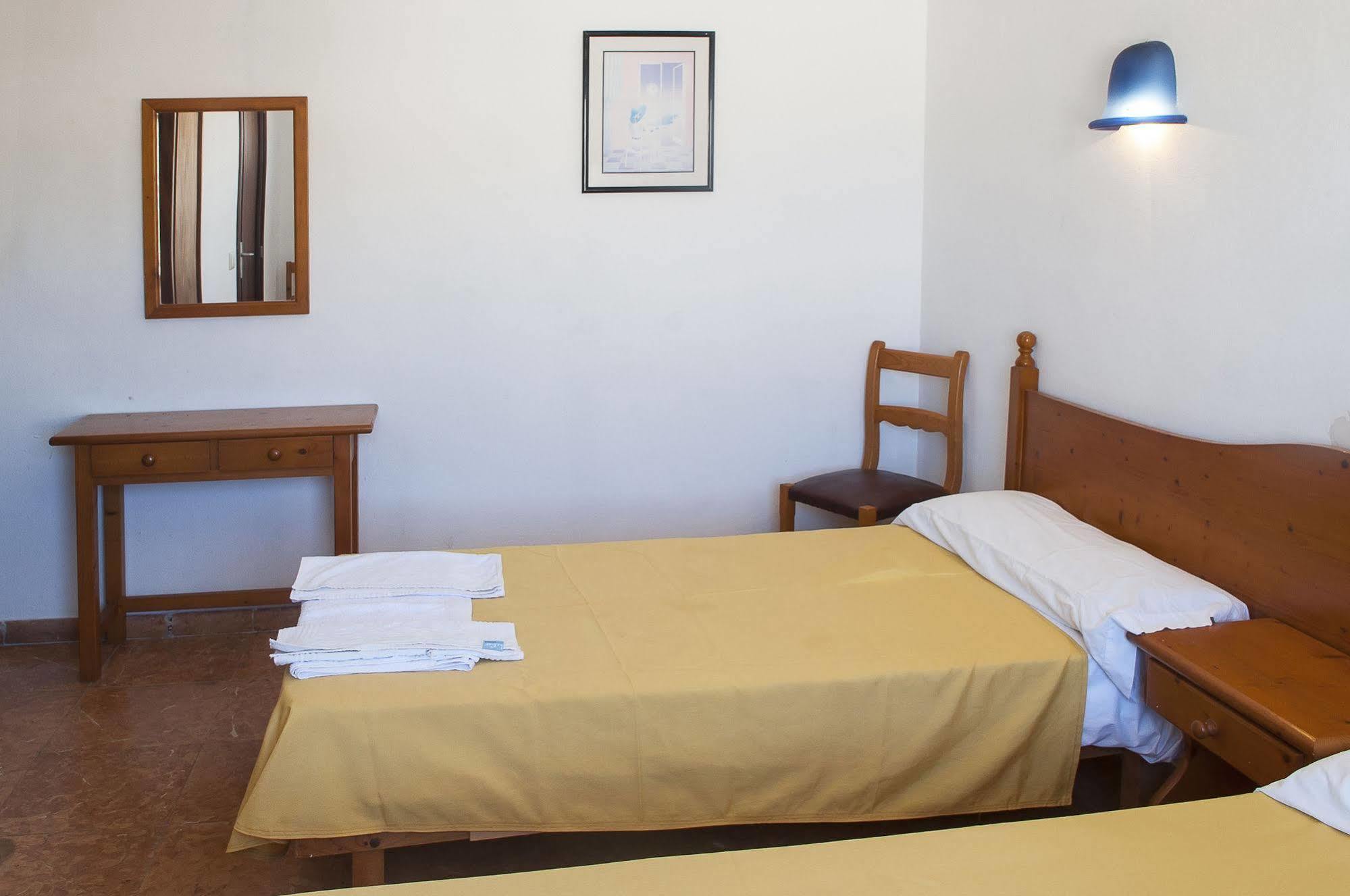 Surfing Concept Hostel Cala Ratjada  Buitenkant foto