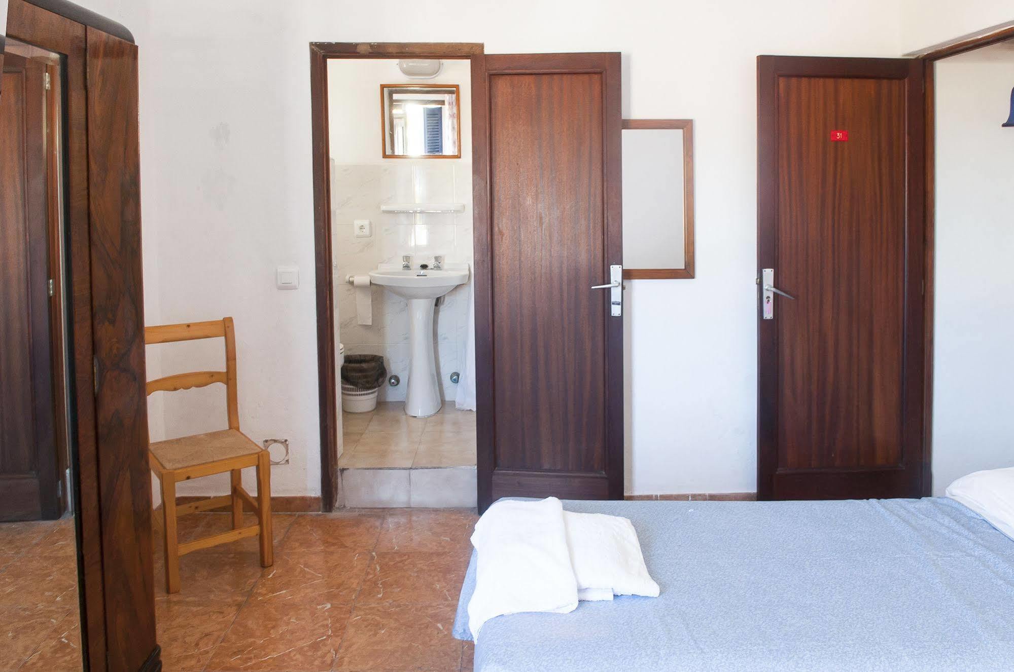 Surfing Concept Hostel Cala Ratjada  Buitenkant foto
