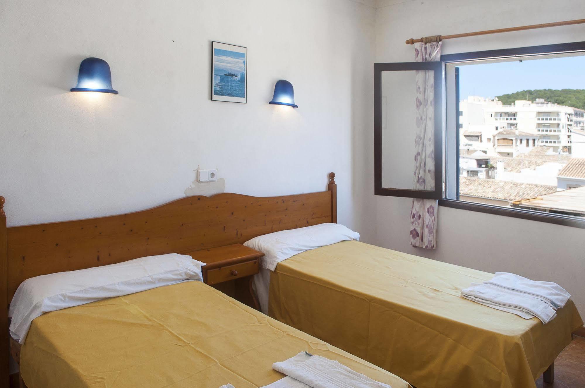 Surfing Concept Hostel Cala Ratjada  Buitenkant foto
