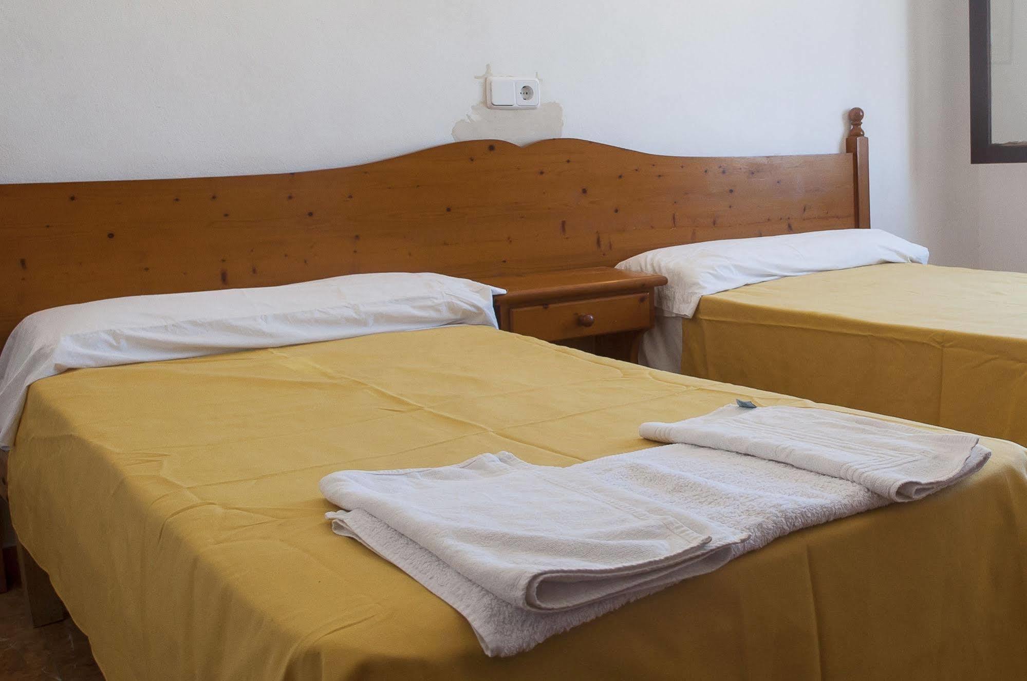 Surfing Concept Hostel Cala Ratjada  Buitenkant foto
