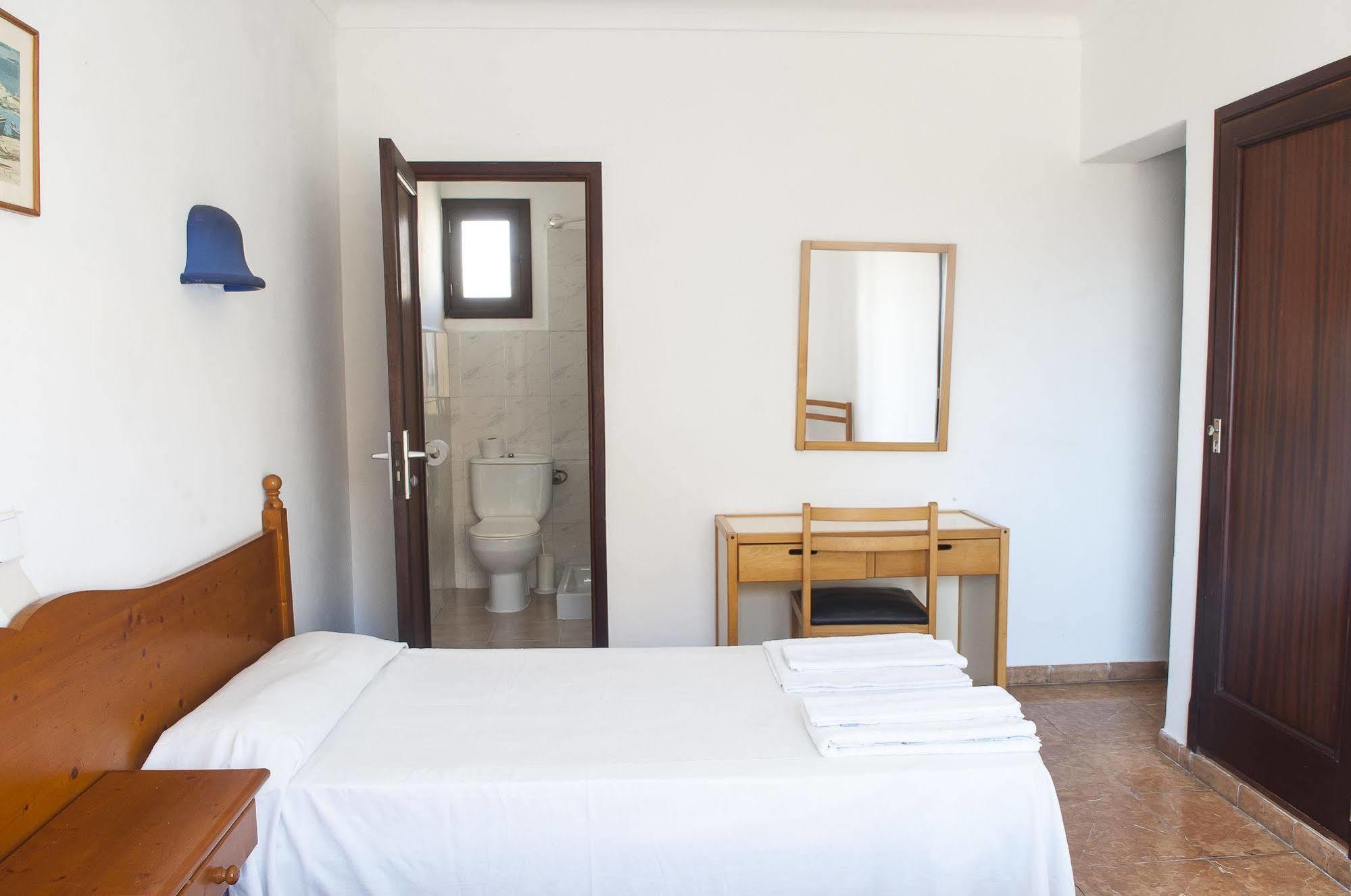 Surfing Concept Hostel Cala Ratjada  Buitenkant foto