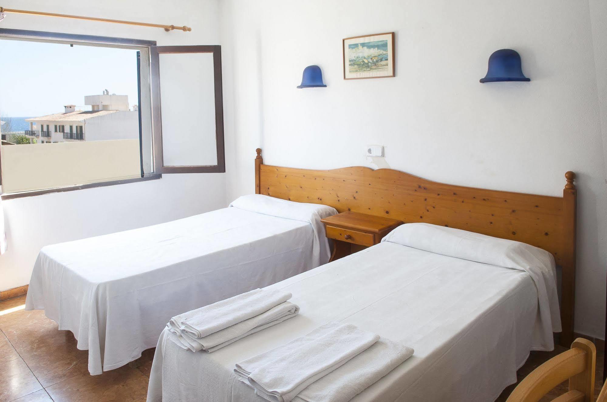 Surfing Concept Hostel Cala Ratjada  Buitenkant foto